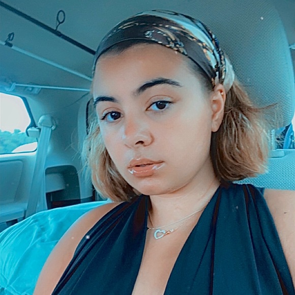 Meet your Posher, Julissa - Picture 1 of 1